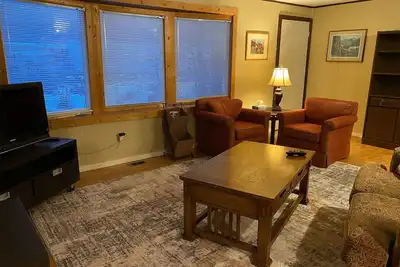 Image de 2 Br house, close to national parks and ski hill
