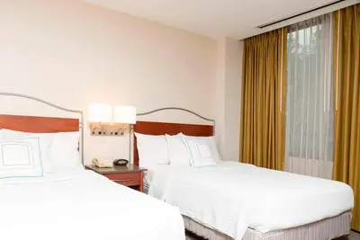 Image de 2 Clean Suites Ideal for Groups & Families + Convenient Airport Access Nearby