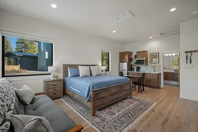 Caldera Springs Studio with A/C, Forest Views & Deck