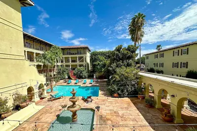Image de 4 Units | Pet-Friendly Riverside Double Suite with Pool, Hot Tub, Grill & Bar