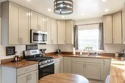 Image de Charming 3-bedroom house in Macon - centrally located to shopping and dining.