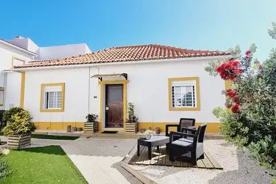 Image de Walk to the beach! 9min separates you from there! House for 6 with pool and patio