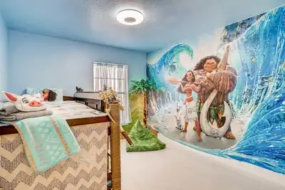 Image de Fantastic 5-bedroom Modern-Themed Lakeview Villa with Pool Near Disney!