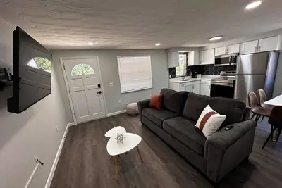 Image de Urban Retreat: Cozy House in the Heart of Zhills