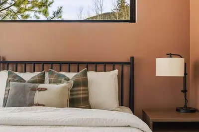 Image de Modern Cabin Stay, Hike, Bike Base, GuanellaPass