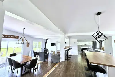 Image de Lac et Salle de Jeux | Chalet Brothers and Sun