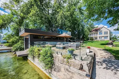 Image de 7 bed 5 bath Executive Home on Lake Simcoe