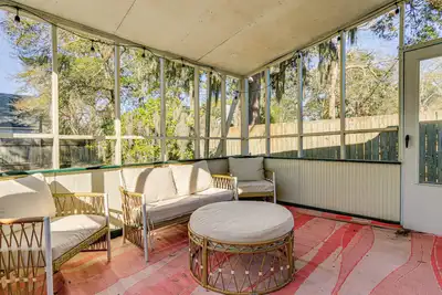 Image de Dogs Welcome! Savannah Escape w/ Fenced-In Yard