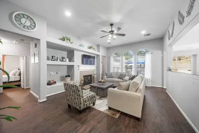 Fabulous Woodlands Home w/pool