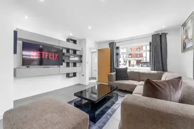 Image de Maine place Luxury home in Manchester, 6 guests, Discounts on weekly and Monthly stays