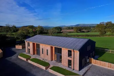 Image de The Gathering Barn | Hot Tub | Sleeps 12 | Luxury Countryside Views |