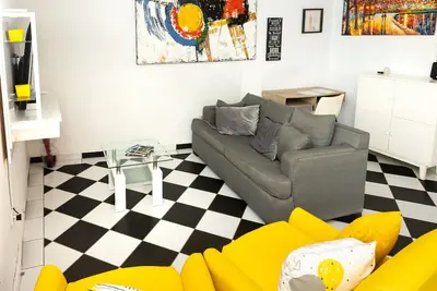 Image de Historic and Stylish Apt at Calle Fortaleza!