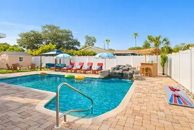 Image de Heated Pool 8 min to beach w/ games, firepit, tiki