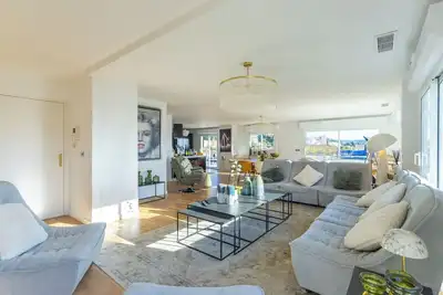 Image de Penthouse de Luxe à Bandol – Terrasse 200m², Garage, Port & Plage