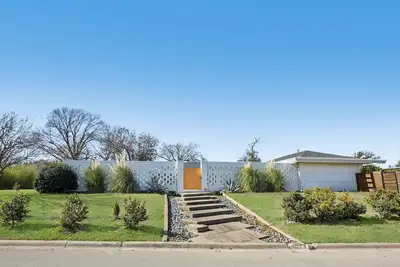 Image de Tch - Comfortable 3bd/2ba in Dallas w/ Workspace-N