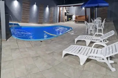 Image de Two-story house with 4 suites in Matinhos-Pr, near the city center, with a swimming pool.