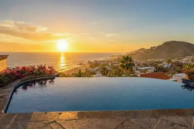 Image de Vip Sunset Villa - Bartender, Chef, Maid included. Best Sunset View in Cabo!