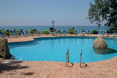 Image de Superbe maison à Parghelia avec piscine intérieure