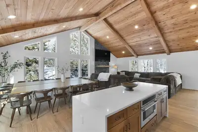 Image de Modern Pocono Showpiece Cabin w/ Pool + Pickleball