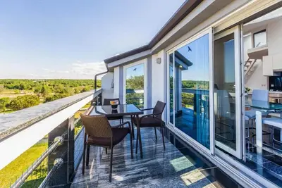 Image de Appartement de vacances avec climatisation et vue sur la mer