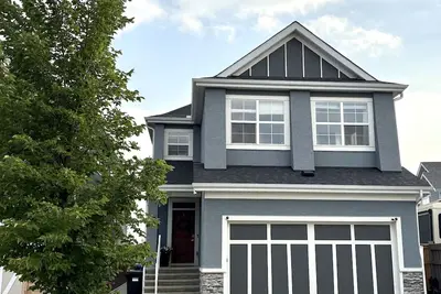 Image de Executive Spacious 5 Bdrm Furnished Home w/Hot Tub, Fire Pit & A/C