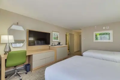 Image de Eco-Certified Guest Room Perfect for Leisure Travelers + Families