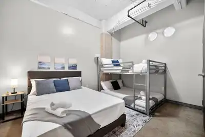 Image de Modern Downtown Apartment | Pool, Laundry, Valet Parking