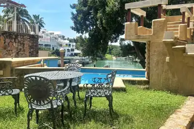 Image de LakeHouse Teques Lakefront home with pool and jacuzzis