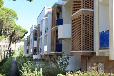 Image de Appartement de vacances près de la mer avec terrasse donnant sur la pinède