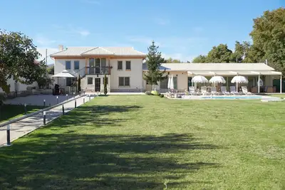 Image de Private 5 bedrom Villa with Pool & Jacuzzi near Starosel Winery