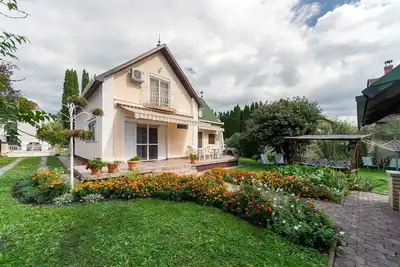Image de Maison de vacances proche de la plage avec joli jardin et climatisation