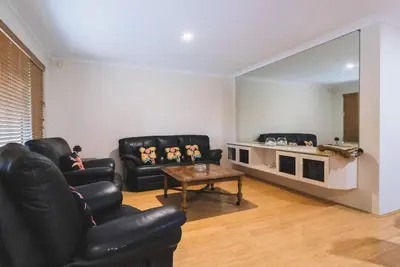 Image de Comfortable 4bdr Family home in Suburbia