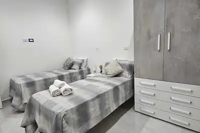 Image de Apartment downtown 250m from station marittime train principe