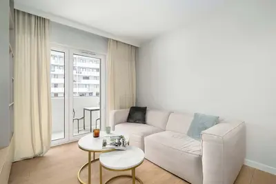 Image de Jasielska 11 Poznań | Beige and Green Apartment with Parking and Bathtub