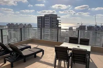 Image de Sky26 Mini penthouse with 6-Rooms Sew View Bat Yam