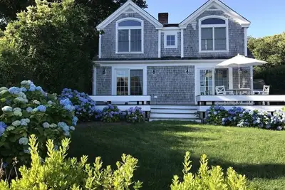 Image de Enjoy beautiful water views right in downtown Chatham!