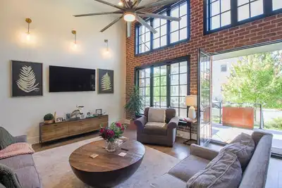 Image de Riverside Loft – Luxury Living Steps from Riverfront by Lucky Savannah