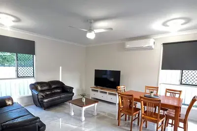 Image de Modern 4bdr 5 Beds Ensuite & A/C 2 bath