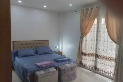 Image de Appartement face à la mer, au 1er étage, spacieux, 90 m2, centre du village.