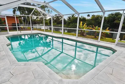 Image de Talita | Canal Home, Heated Pool & fanced Yard