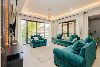 Image de Rooftop pool | hot showr | walk2 Beach in Shanzu