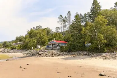Image de Chalet à La Baie | Accès plage, pêche sur glace et plein air