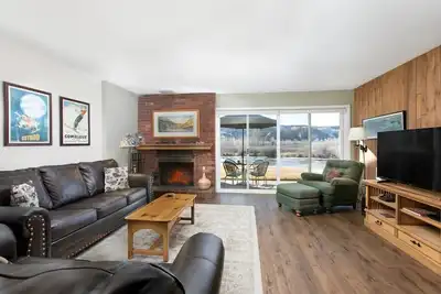Image de Serene Pondside Townhome w/ Views, Dog Friendly