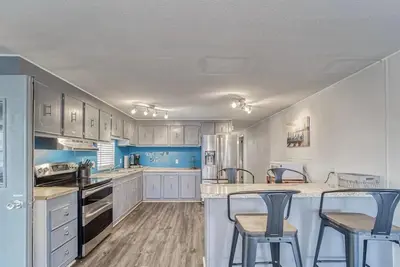 Image de Waterfront Retreat for Fishing & Relaxing Bring the Family!