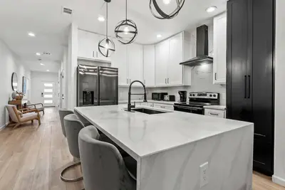 Image de Modern Gem Near Downtown!