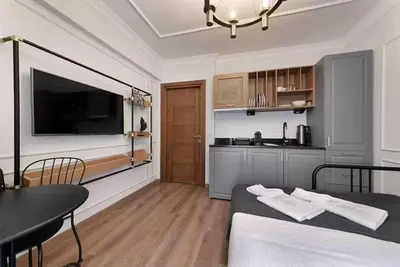 Image de Daphne Pera; Orchid Apart, City Center