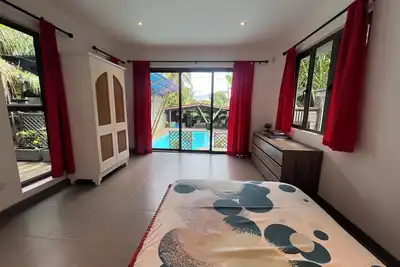 Image de O Paradis Albion Large swimming pool and the beach just steps away