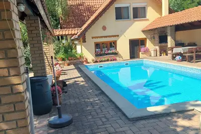 Image de Family-friendly house with pool, 4 apartments, air conditioning, quiet location in Zamárdi.