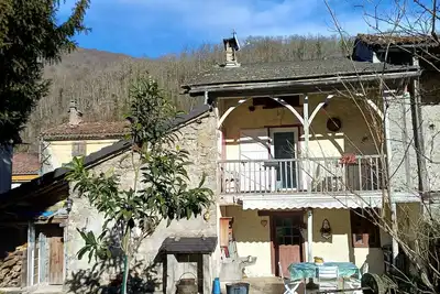 Image de Maison typique de montagne avec vue, terrasse privée et jardin à Ercé