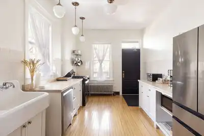 Image de Your Logan Square Oasis with Lush Outdoor Haven!